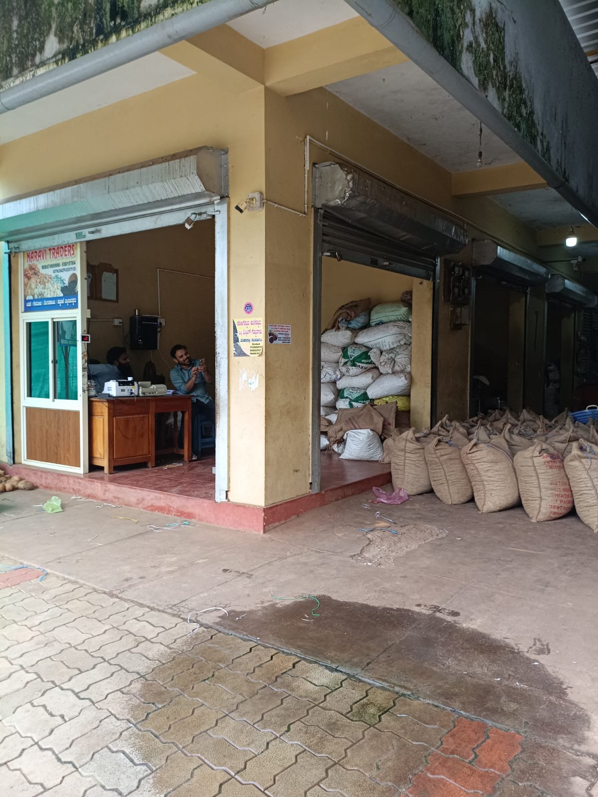 Naravi Traders image 1