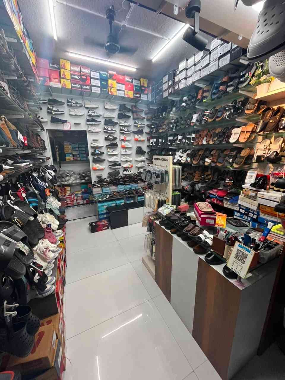 HONEST    FOOTWEAR image 2