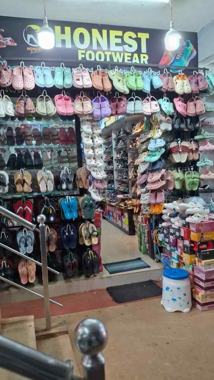 HONEST    FOOTWEAR