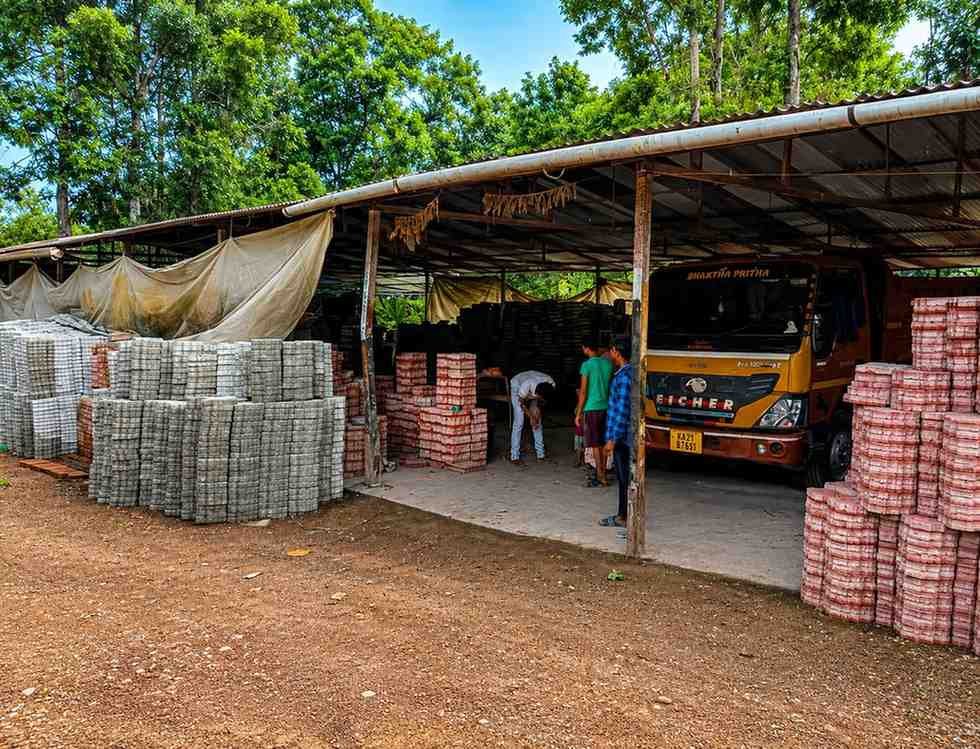 ಶಿವಗಿರಿ   ಹೊಲೋಬ್ಲಾಕ್   &  ಇಂಟರ್  ಲಾಕ್ 